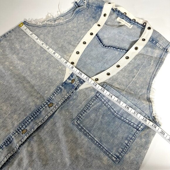 Gilded Intent Chambray Tank - Picture 10 of 11